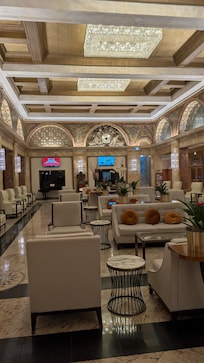 Lobby. Nice. A bit "old fashioned."