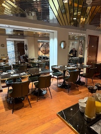 Breakfast Room