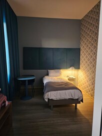 Single room and bed really good