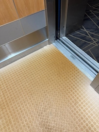Elevator floor