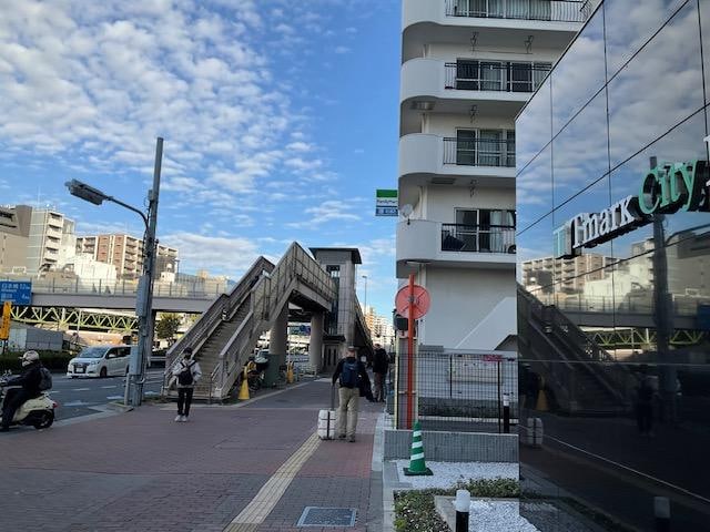 Street view walk to overpass