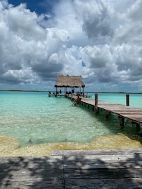 El club de playa súper bonito y tranquilo