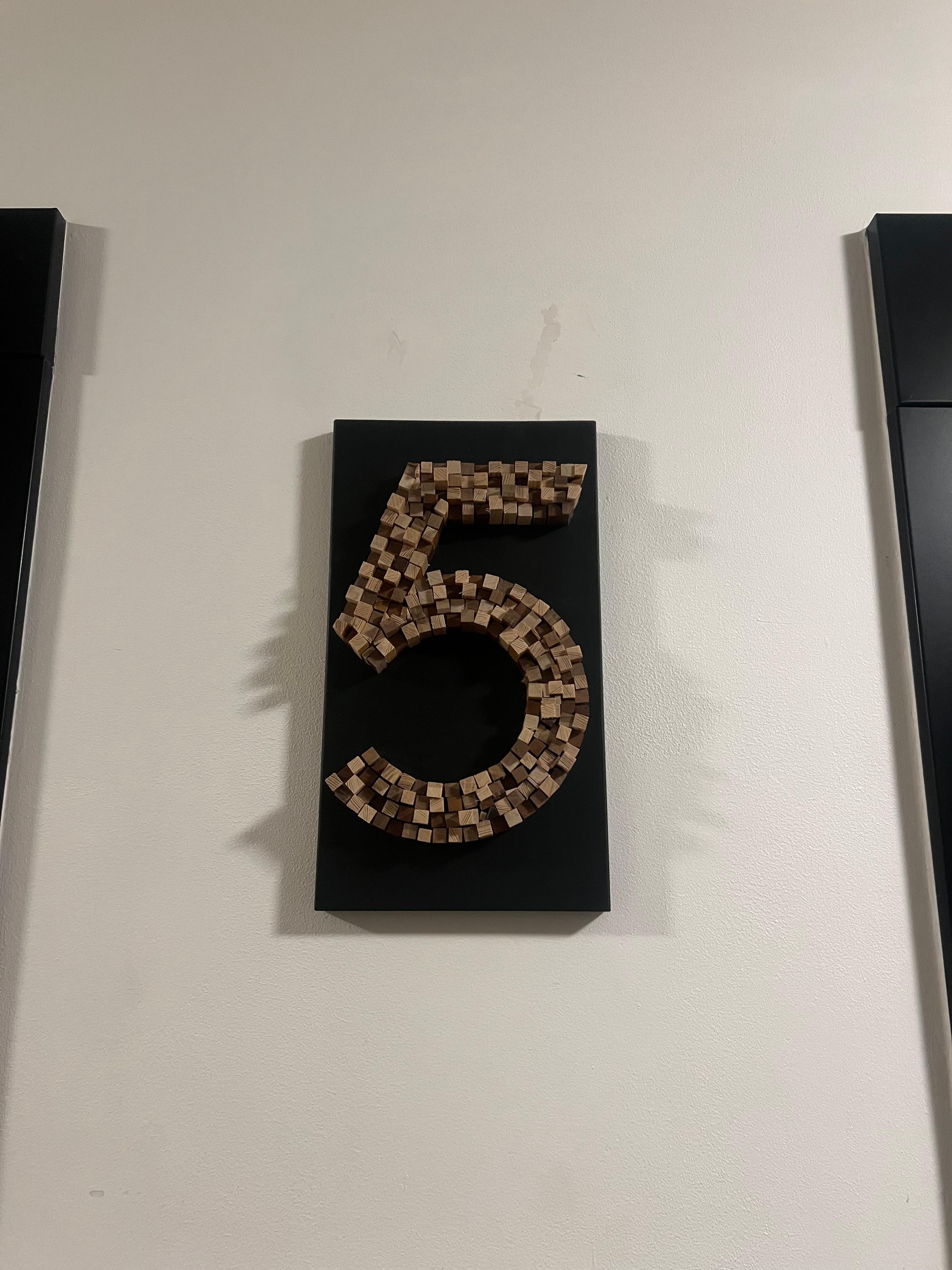 エレベーターの階が木でした。