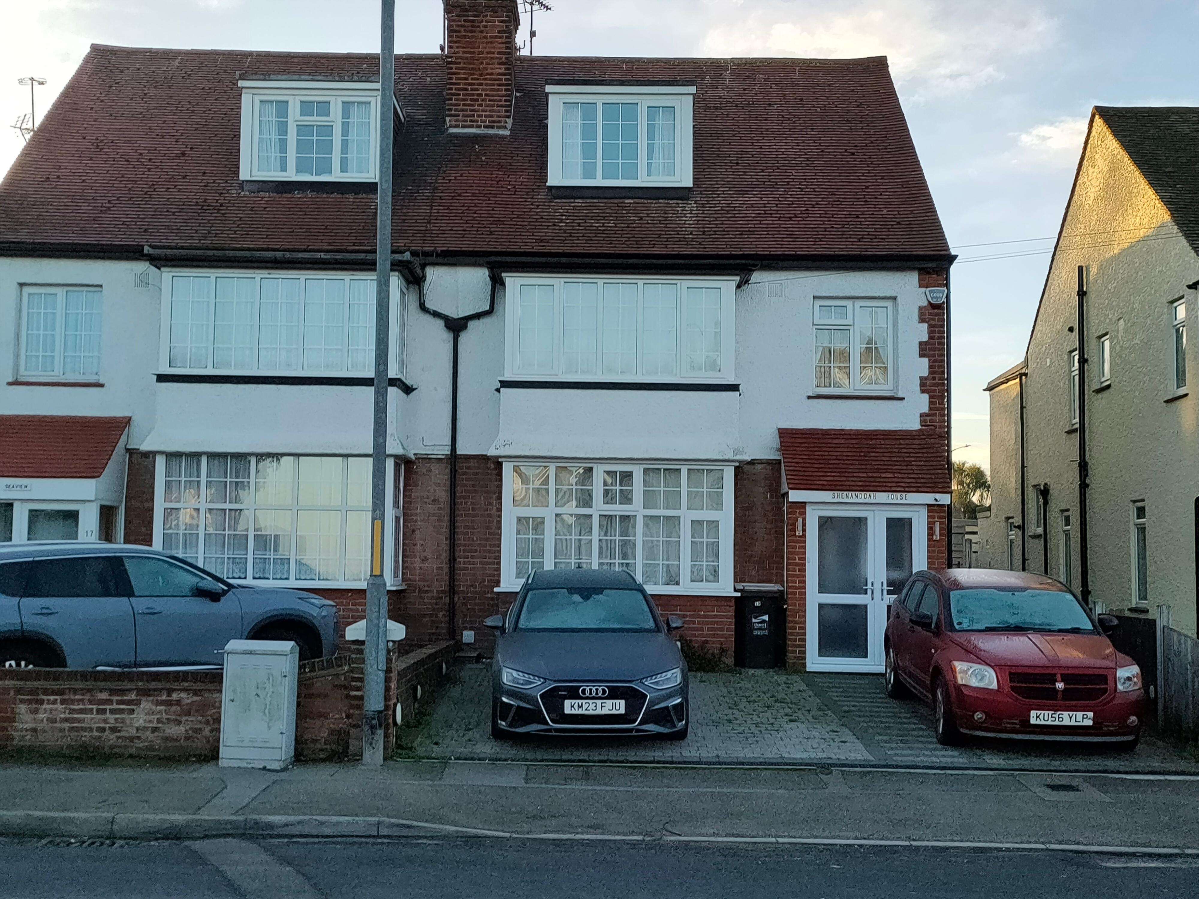 Front of house and parking 