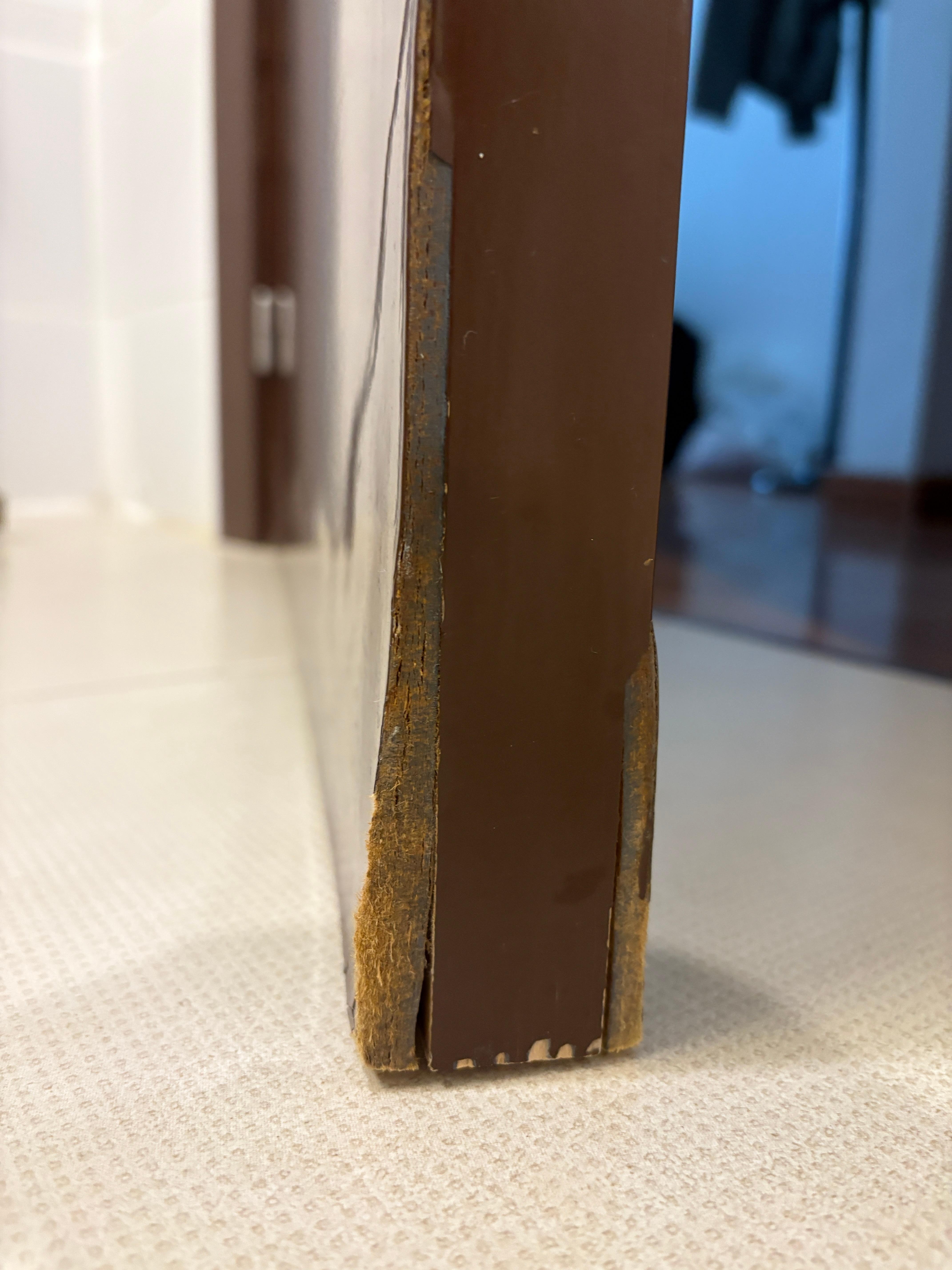 Türen durch Wasser aufgequollen