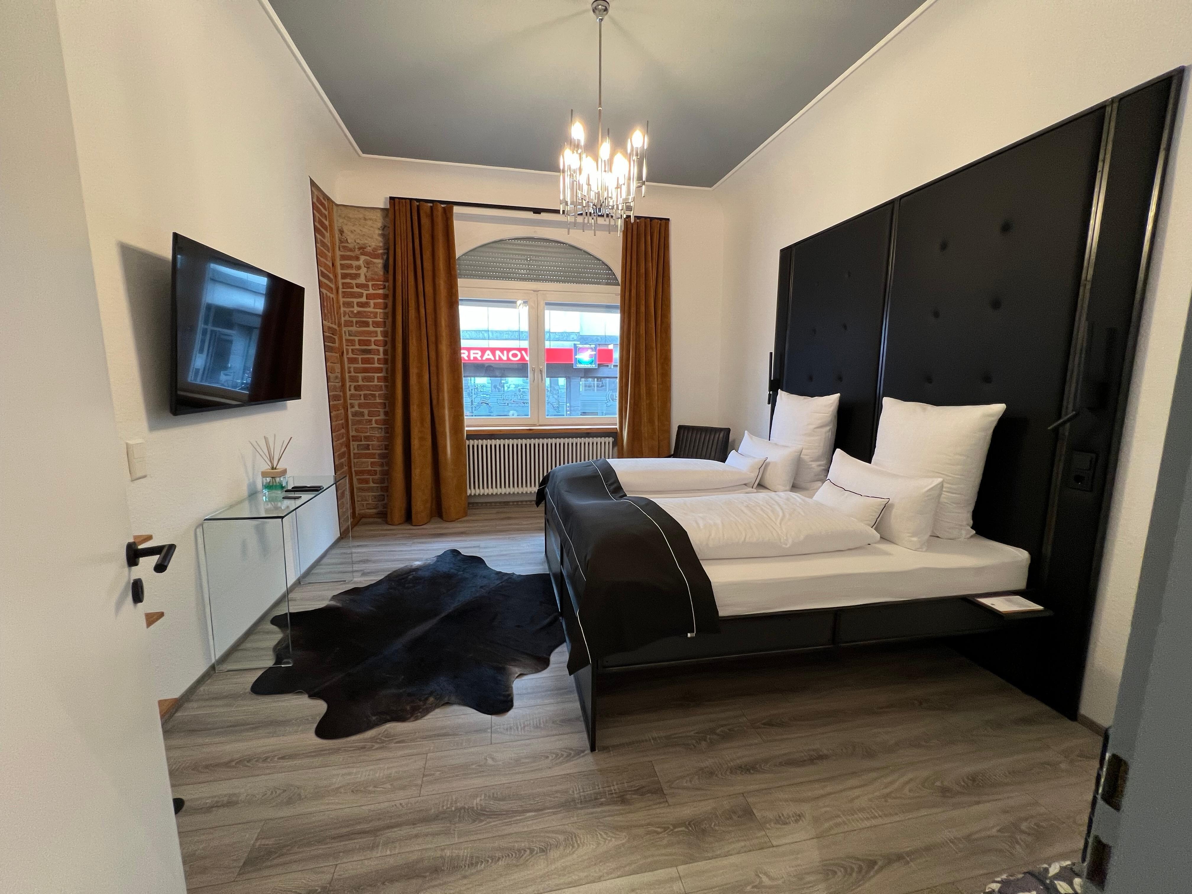 1 bedroom(Bedrooms look very similar.)