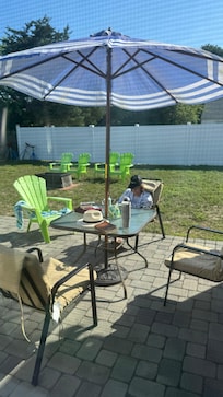 Backyard was large and enjoyed breakfast and evening cocktails every day!