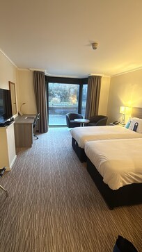 Twin classic bedroom