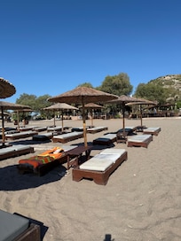 Liegen am Galazio Beach