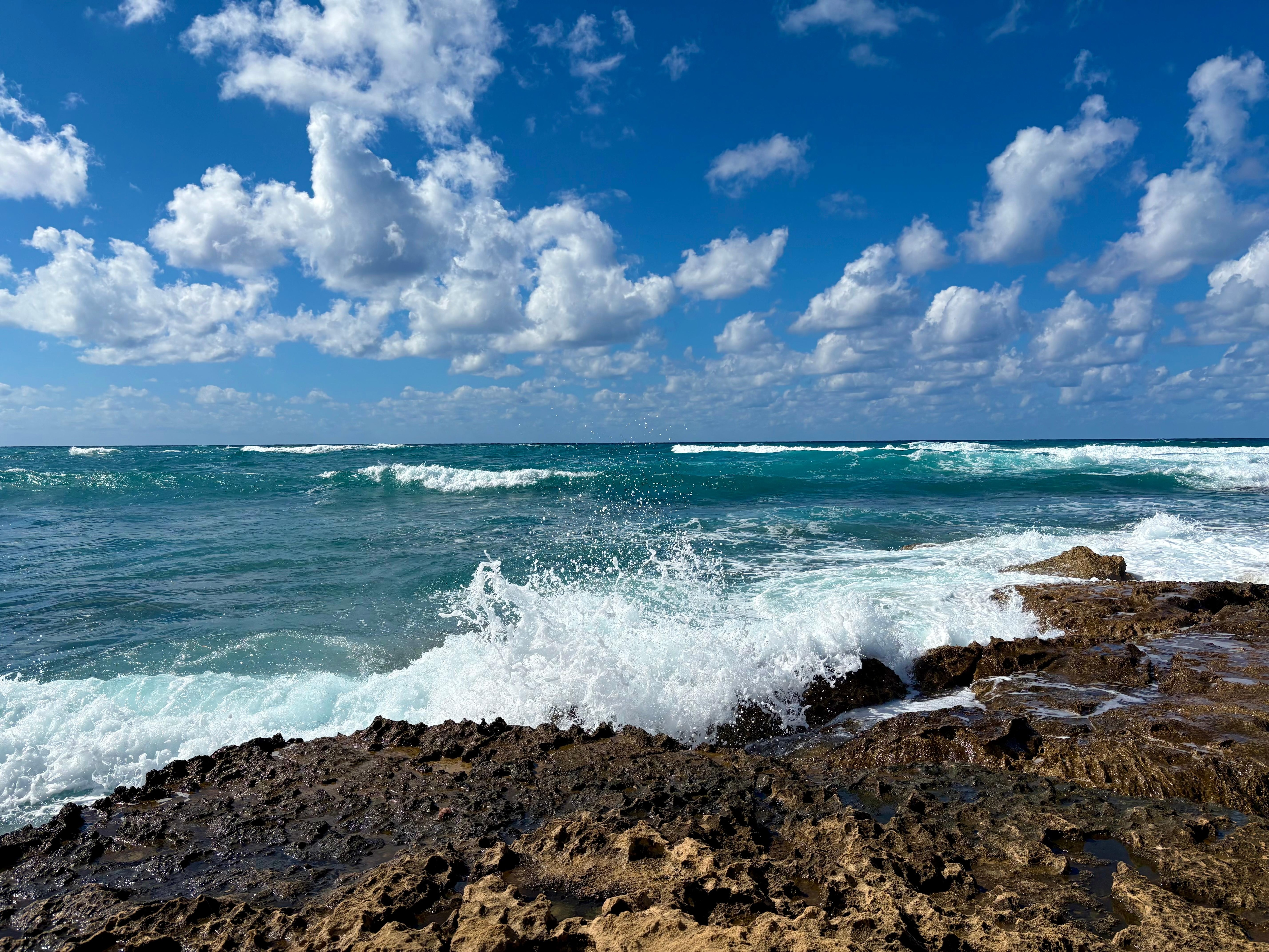 Strand hinter dem Haus (allerdings durch eine Bananenplantage)