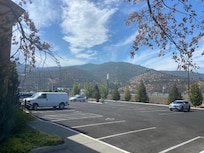 Big parking lot, plenty of parking