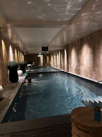Pool time but it’s not only a pool, it’s a spa ✔️