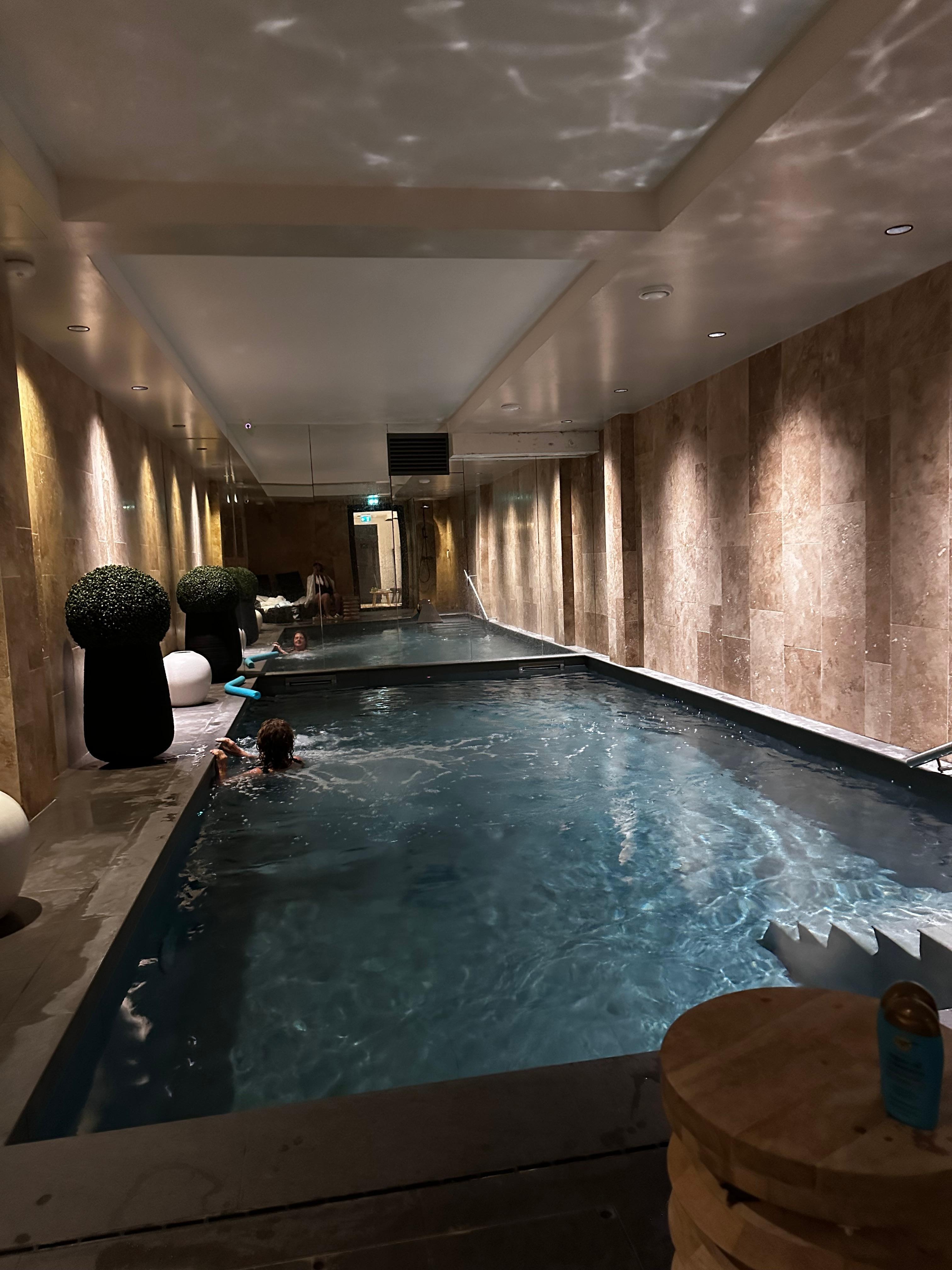 Pool time but it’s not only a pool, it’s a spa ✔️