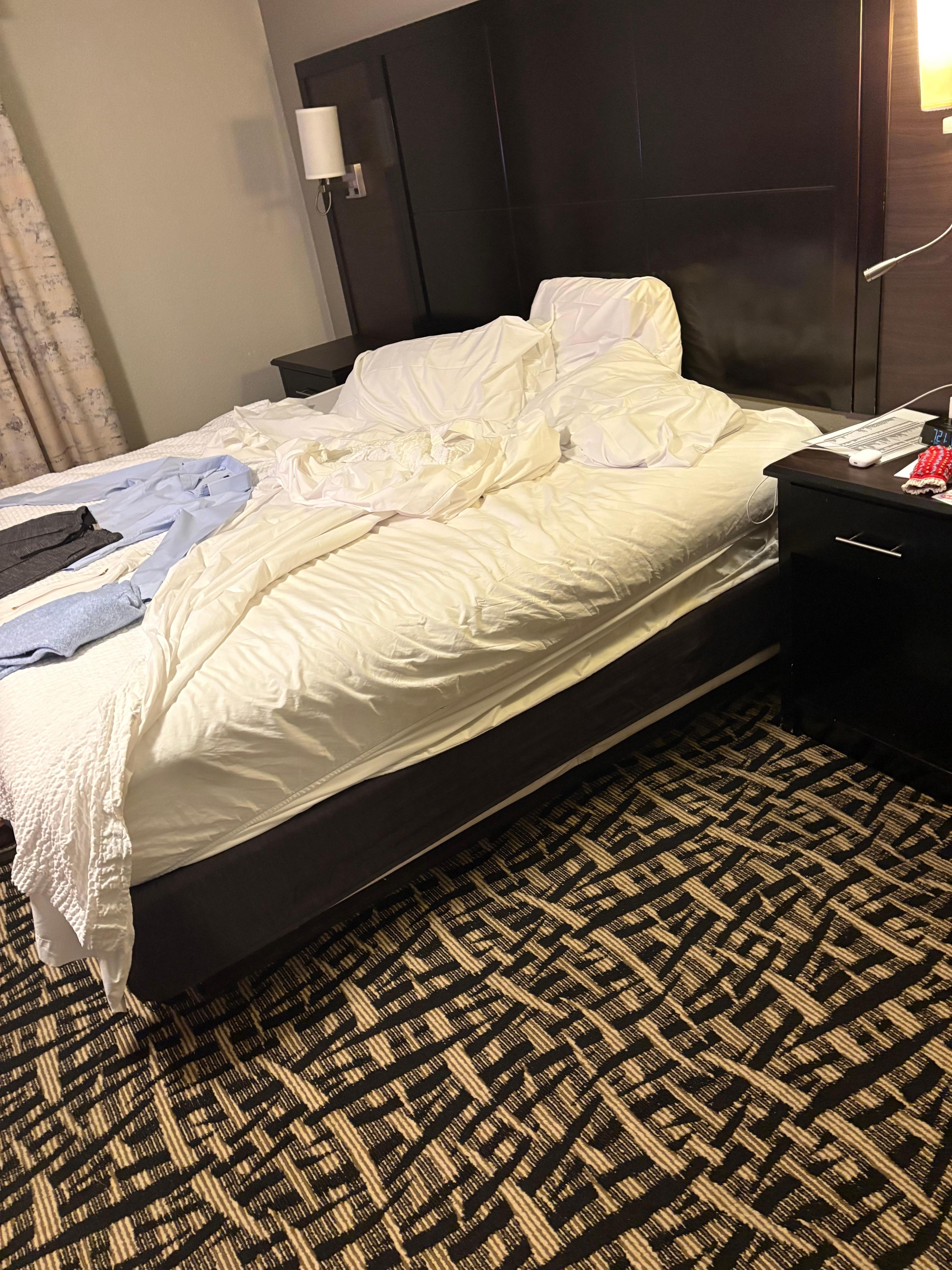 these are the sheets i put on the bed. 