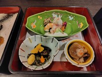 中秋の名月に合わせてウサギが…銀杏にイチョウの葉っぱも…
