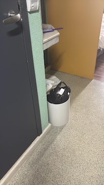 O quarto ficou com lixo, sem papel higiênico e sem toalha