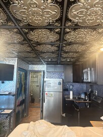 Low ceiling
Needs better arrangement of furniture and bedside tables