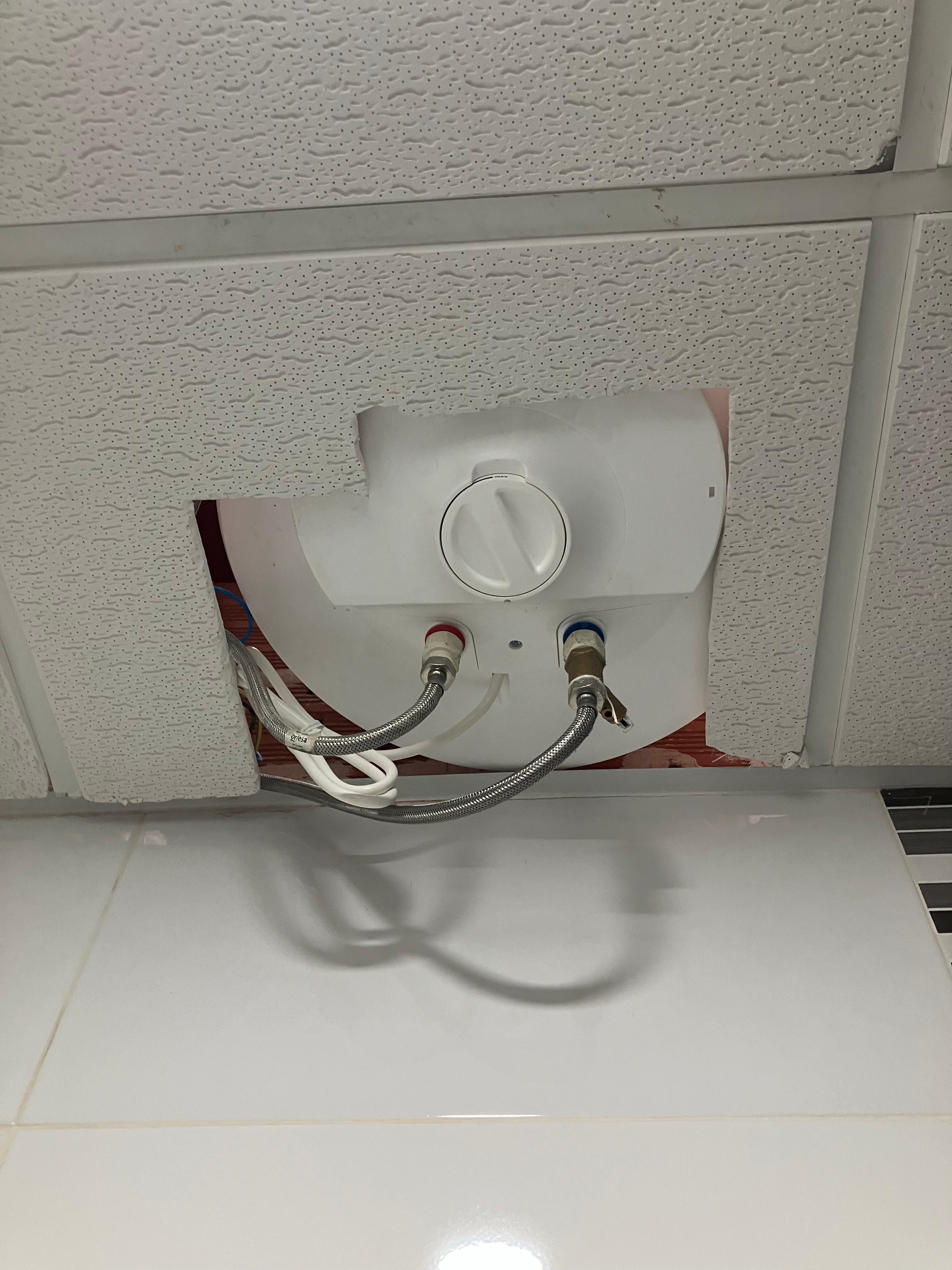 Ceiling open  with smells in the bathroom 