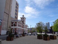 ホテルの直ぐ横に歴史的な目立つ建築物があり