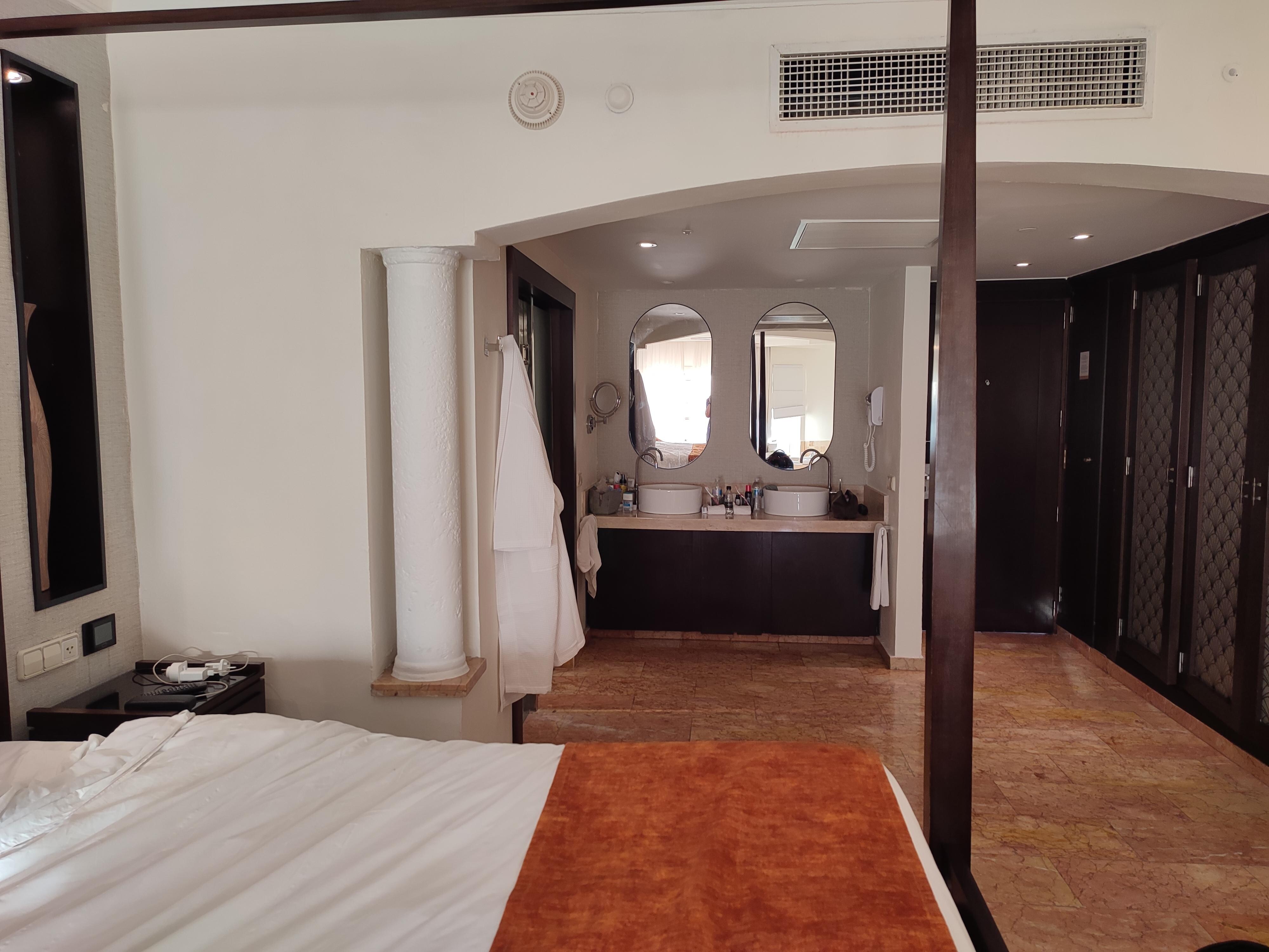 Room 4236 bedroom and bathroom