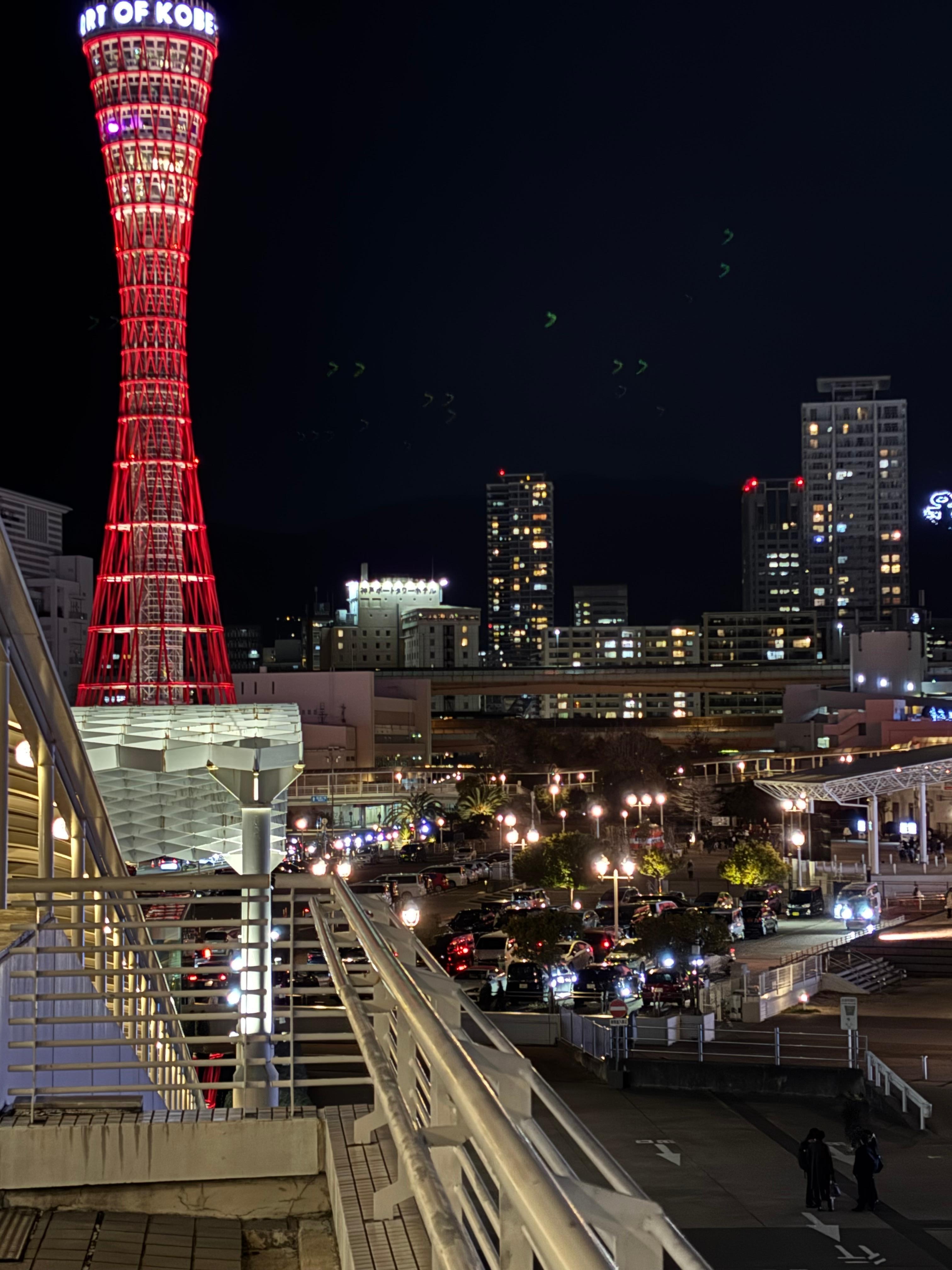 リフレッシュされた神戸のシンボルポートタワー
