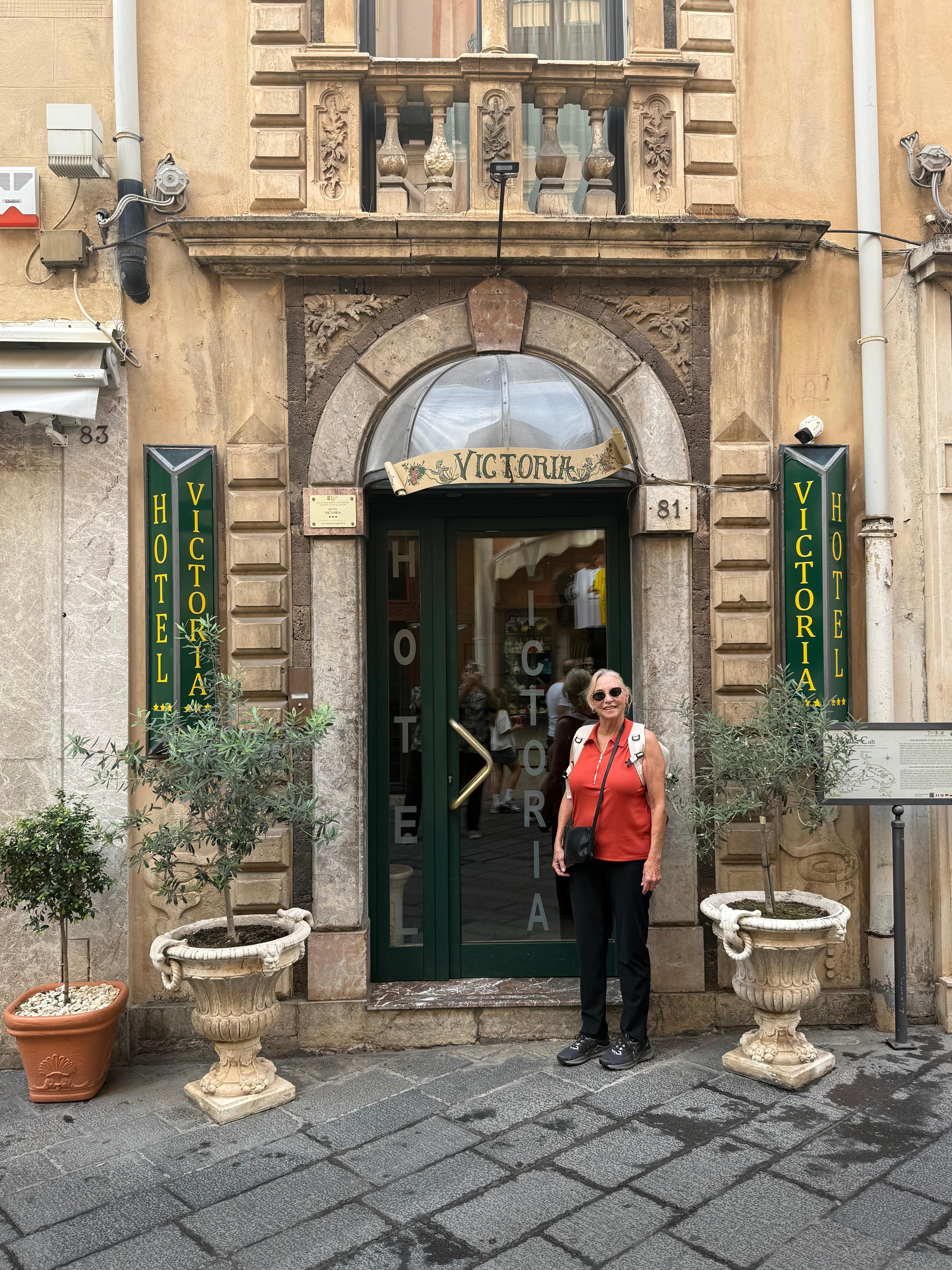 Hotel entry on promenade 