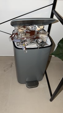 No recogen la habitación a no ser que lleves aquí ya varios días, tienes que pedir al personal de limpieza que te hagan el favor ya que no se “debe” normalmente