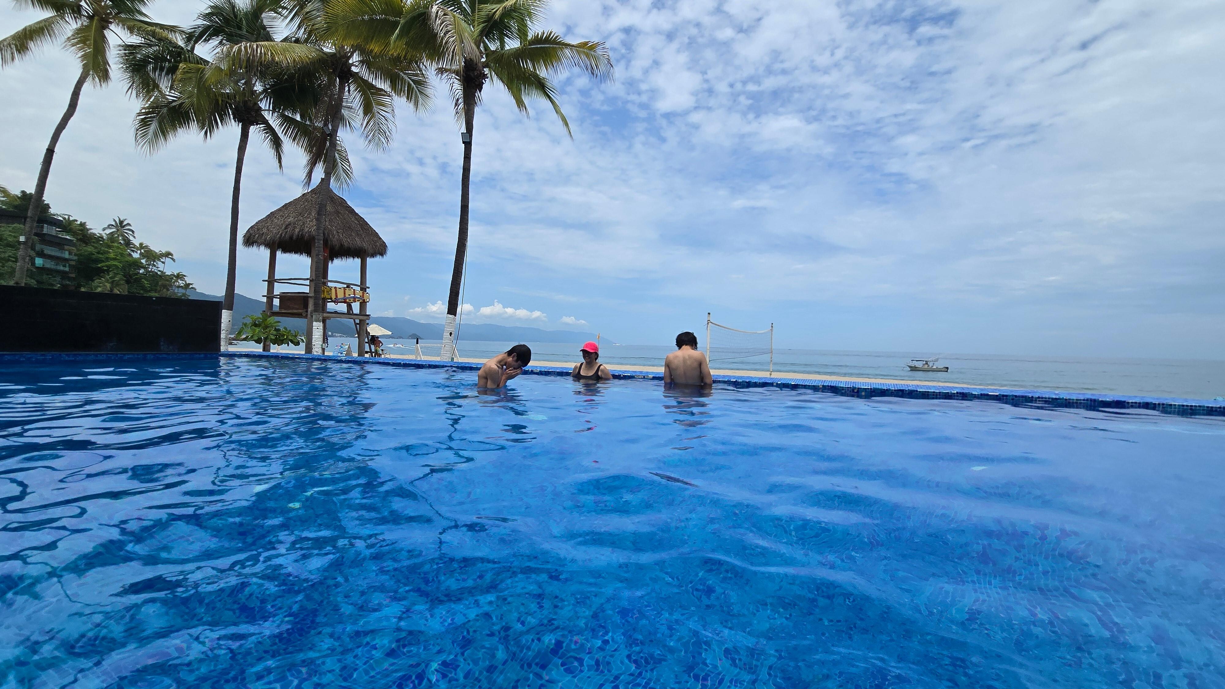 Infinity pool