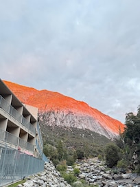 夕陽照金山