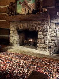 I made a fire in the fireplace with the wood that was provided. Cozy!