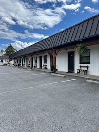 The exterior of the carriage hotel at strasburg