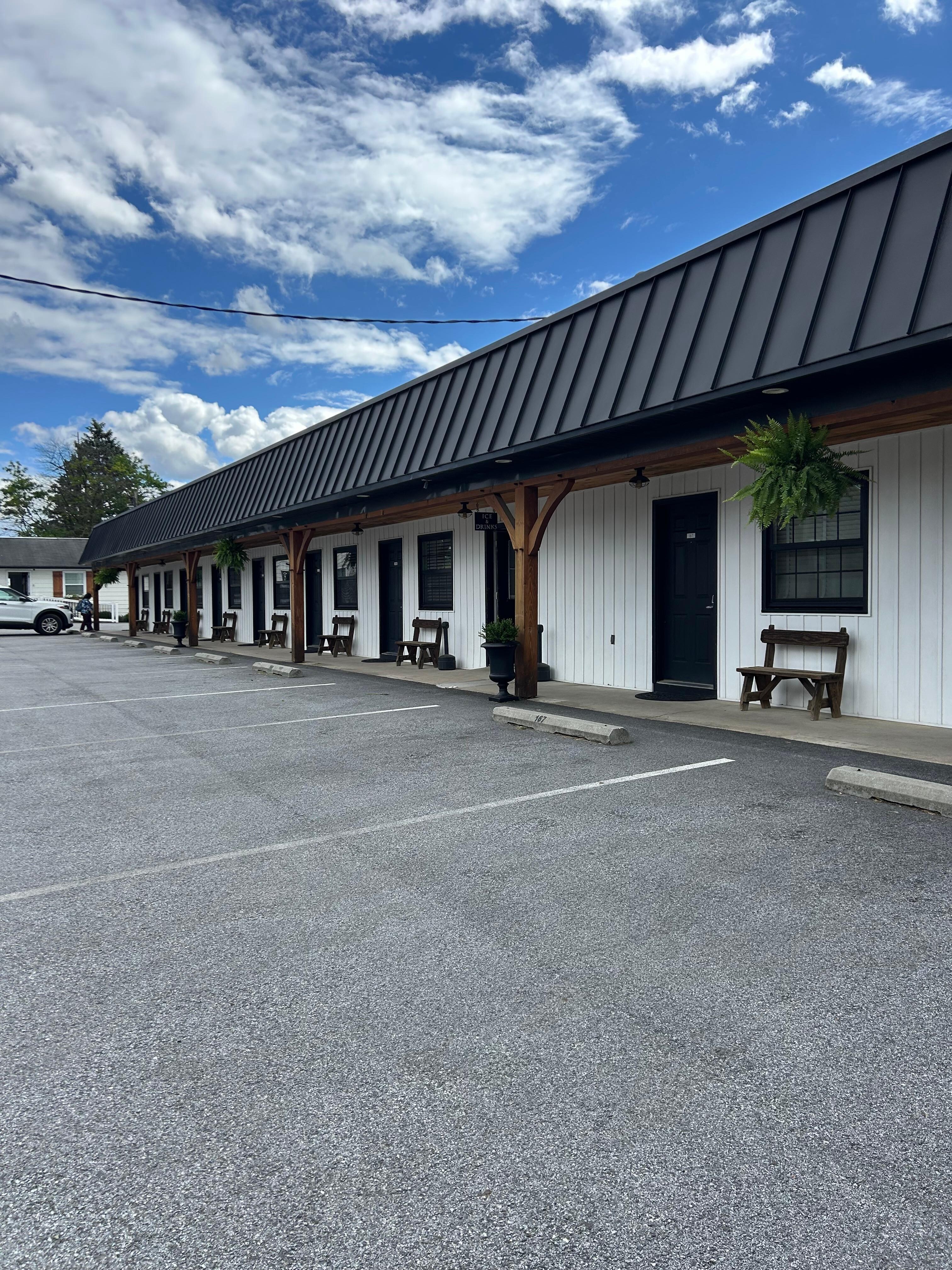 The exterior of the carriage hotel at strasburg
