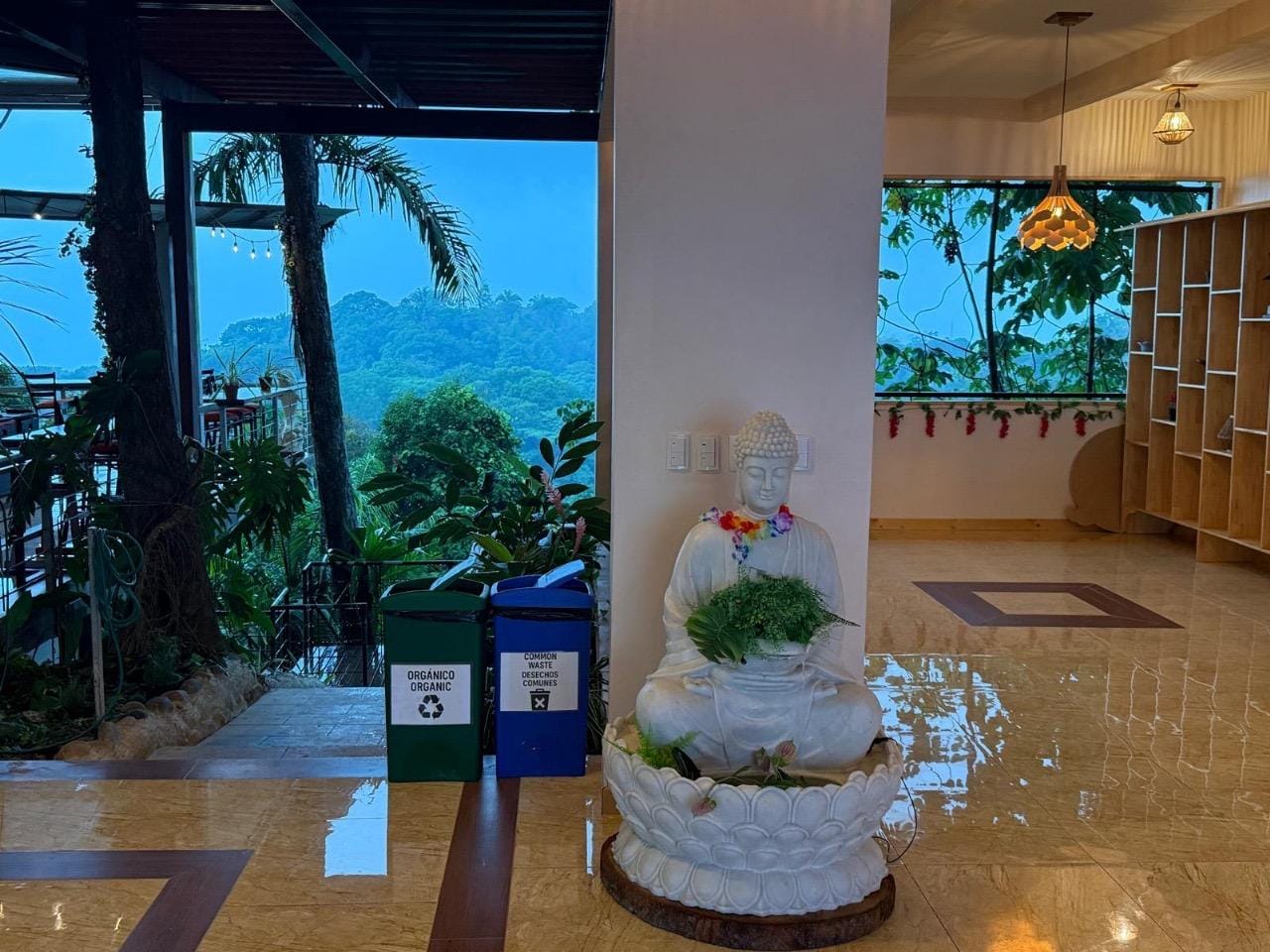 Lobby of main breakfast area