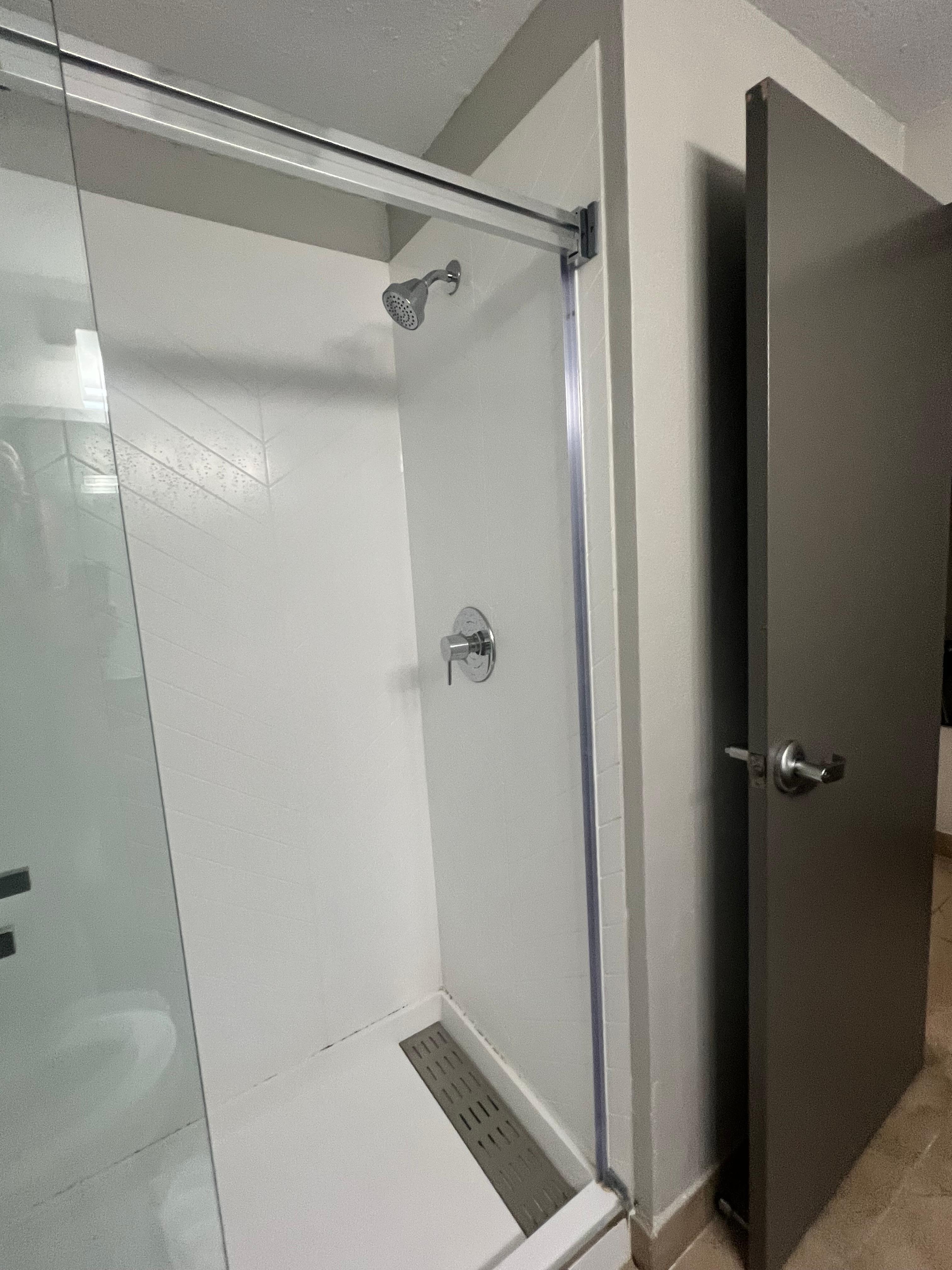 Nice clean standup shower 