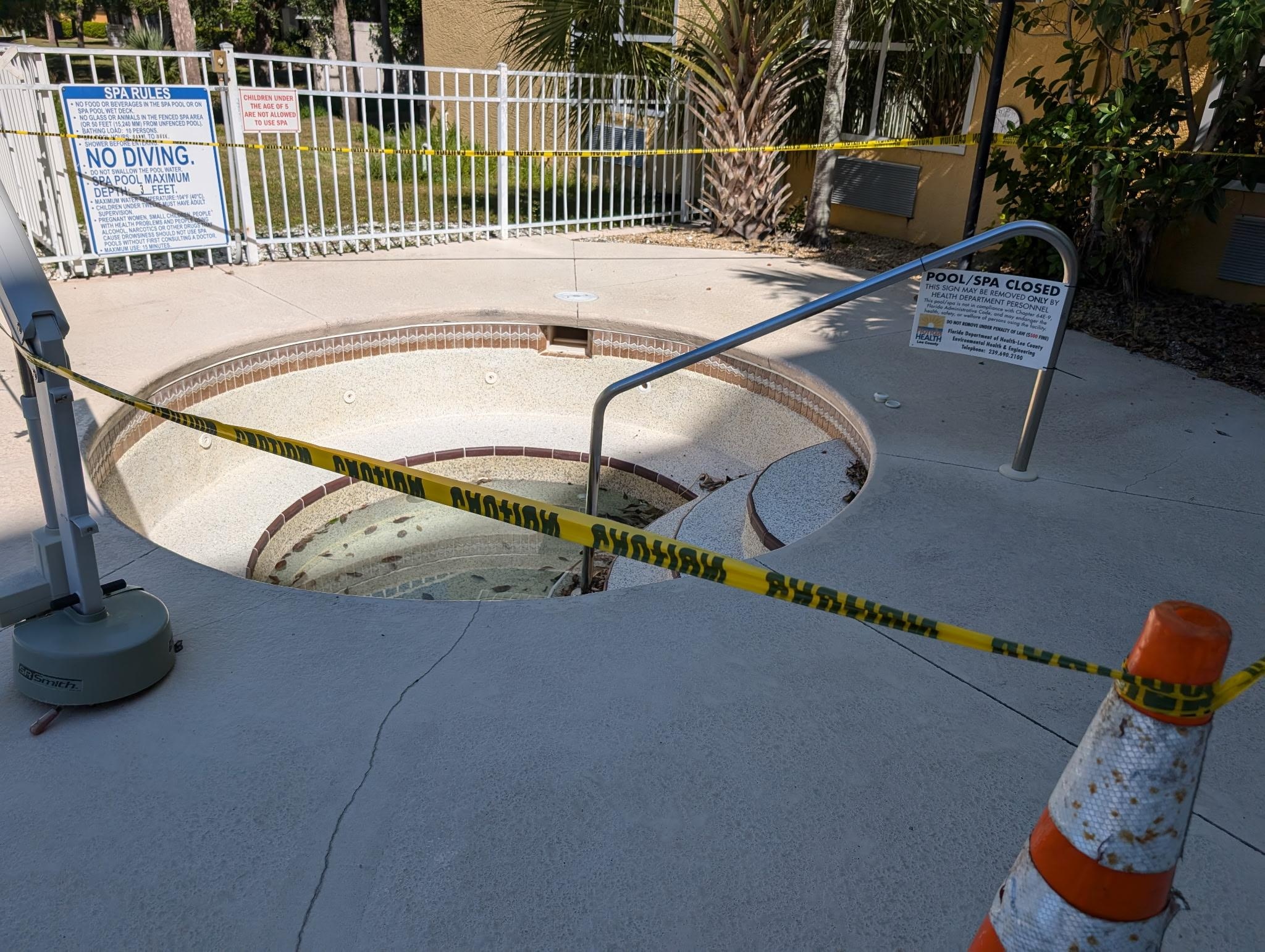 Spa / pool closed
Pool was in the shade most of the day very cold water. If the spa was working it would have been possible to go in pool. 