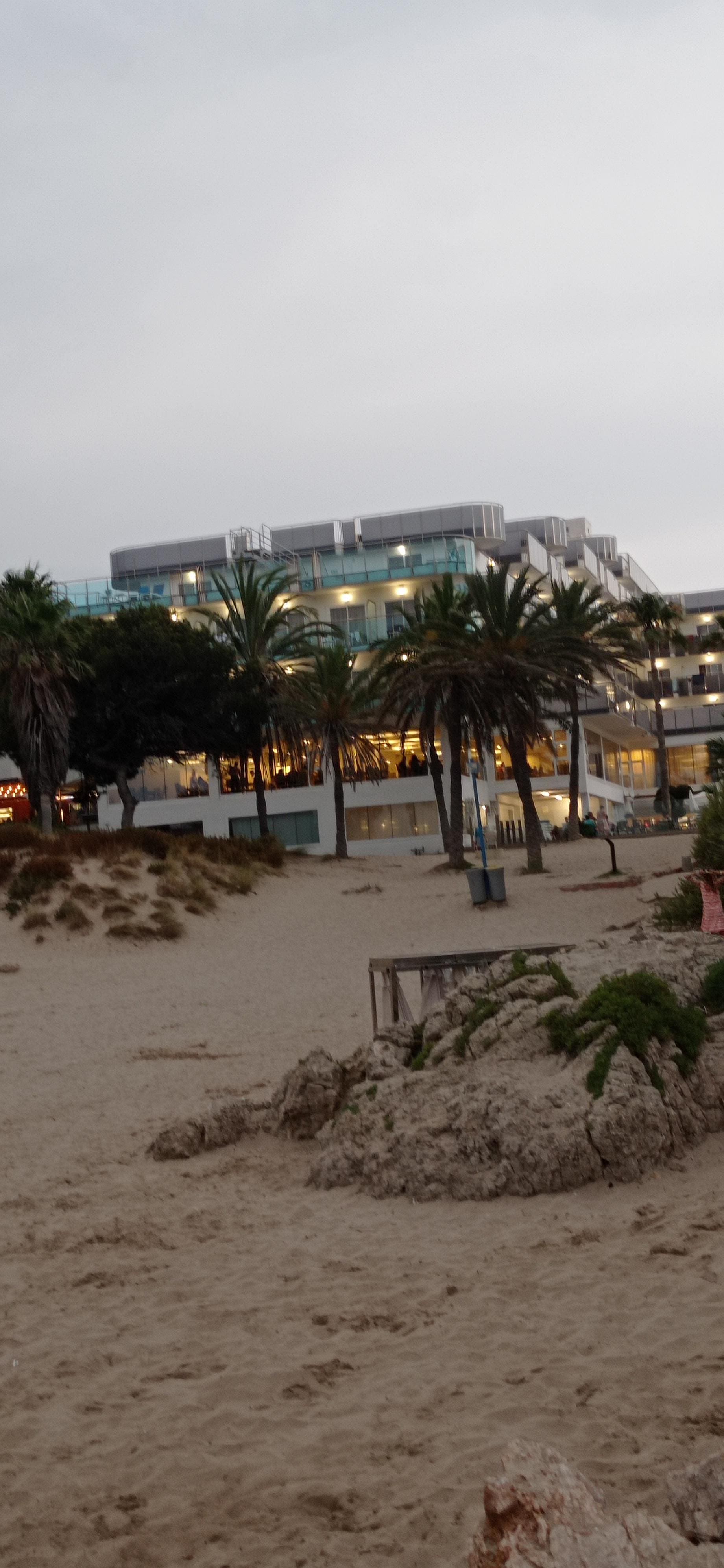 Playita pegada al hotel