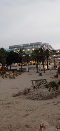 Playita pegada al hotel
