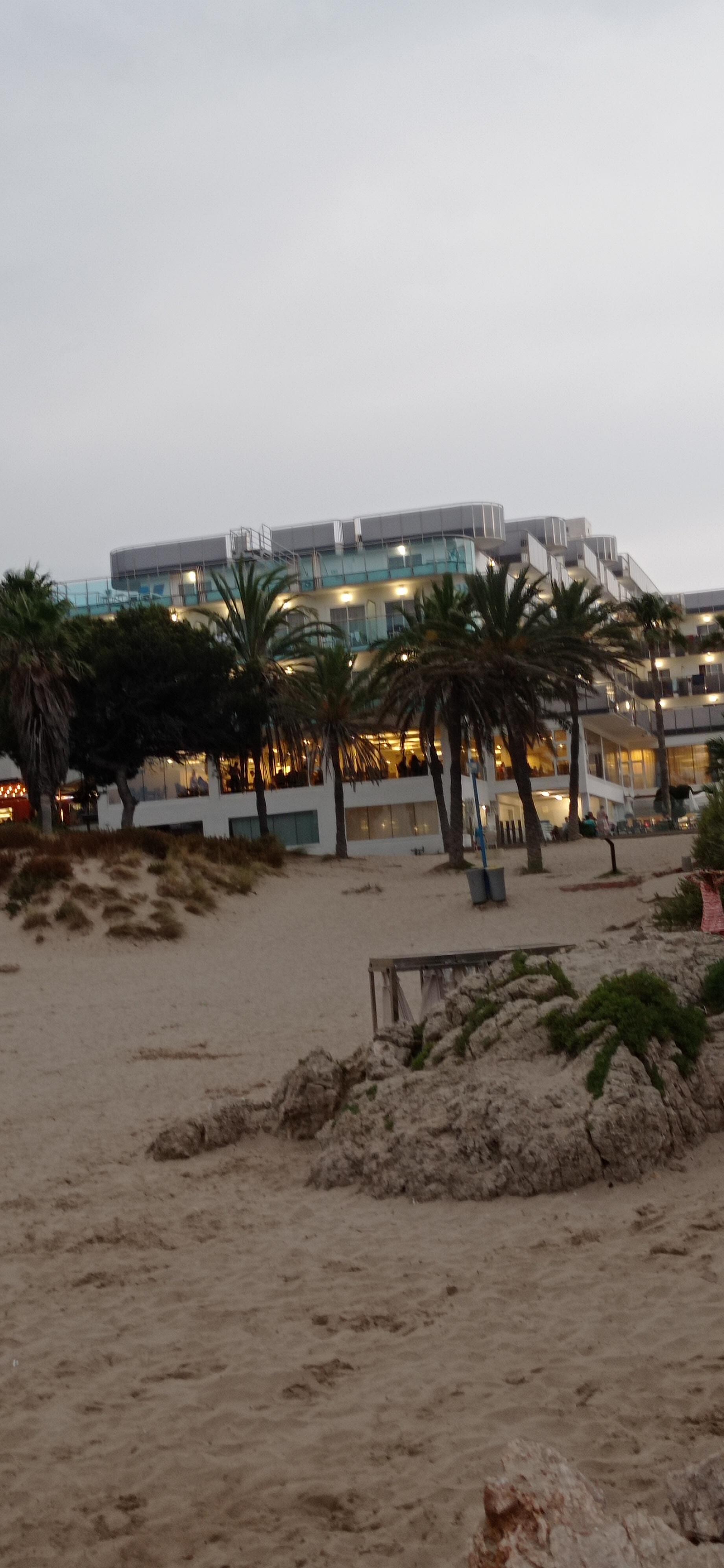 Playita pegada al hotel