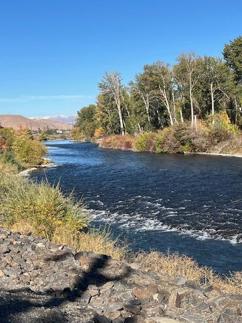 Yakima River next to Hotel