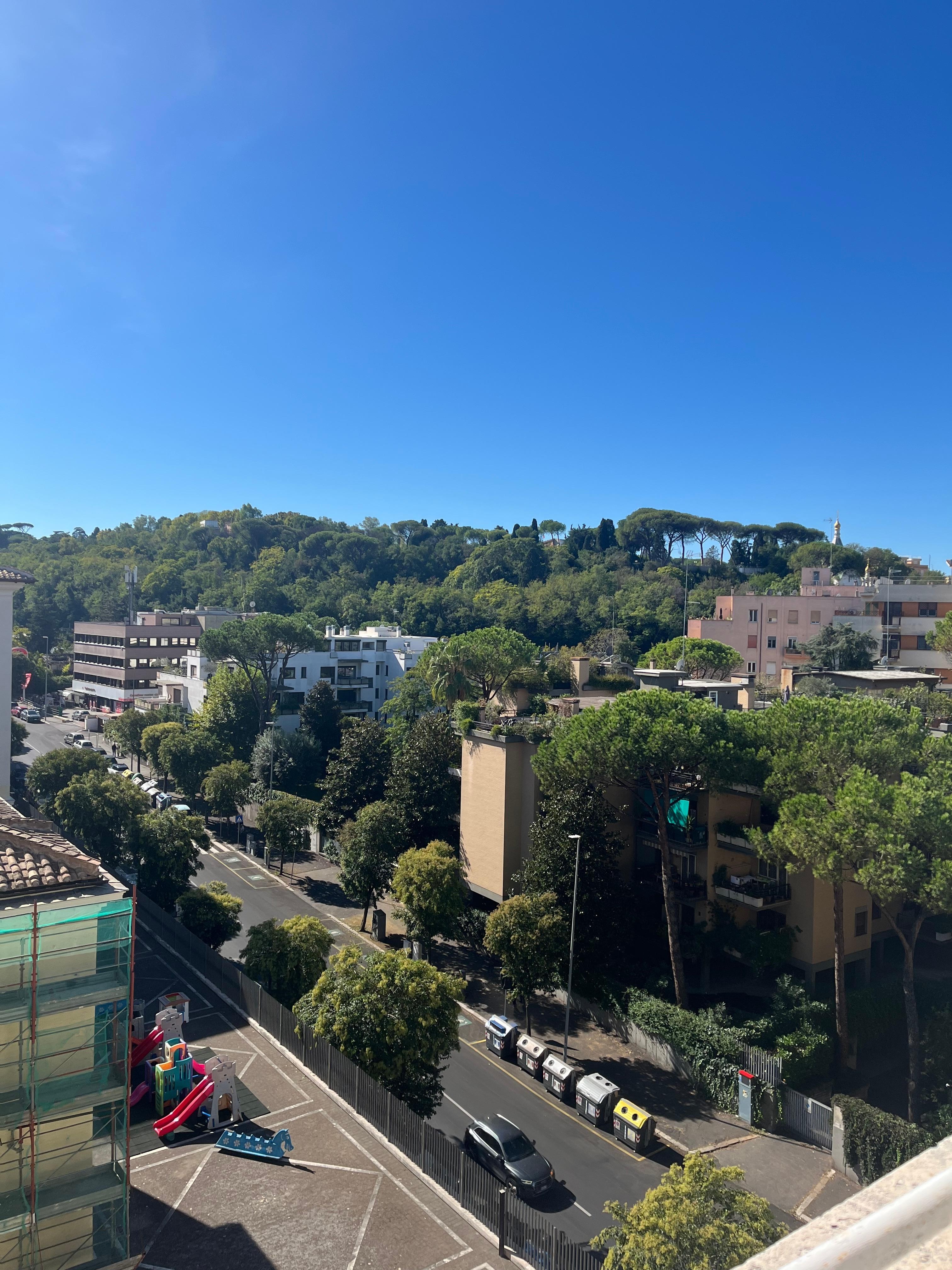 Vue de la terrasse à droite 