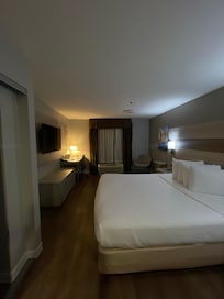 When I Arrived, Bed was cleanly made and was ready to crash soon as I entered the room :)