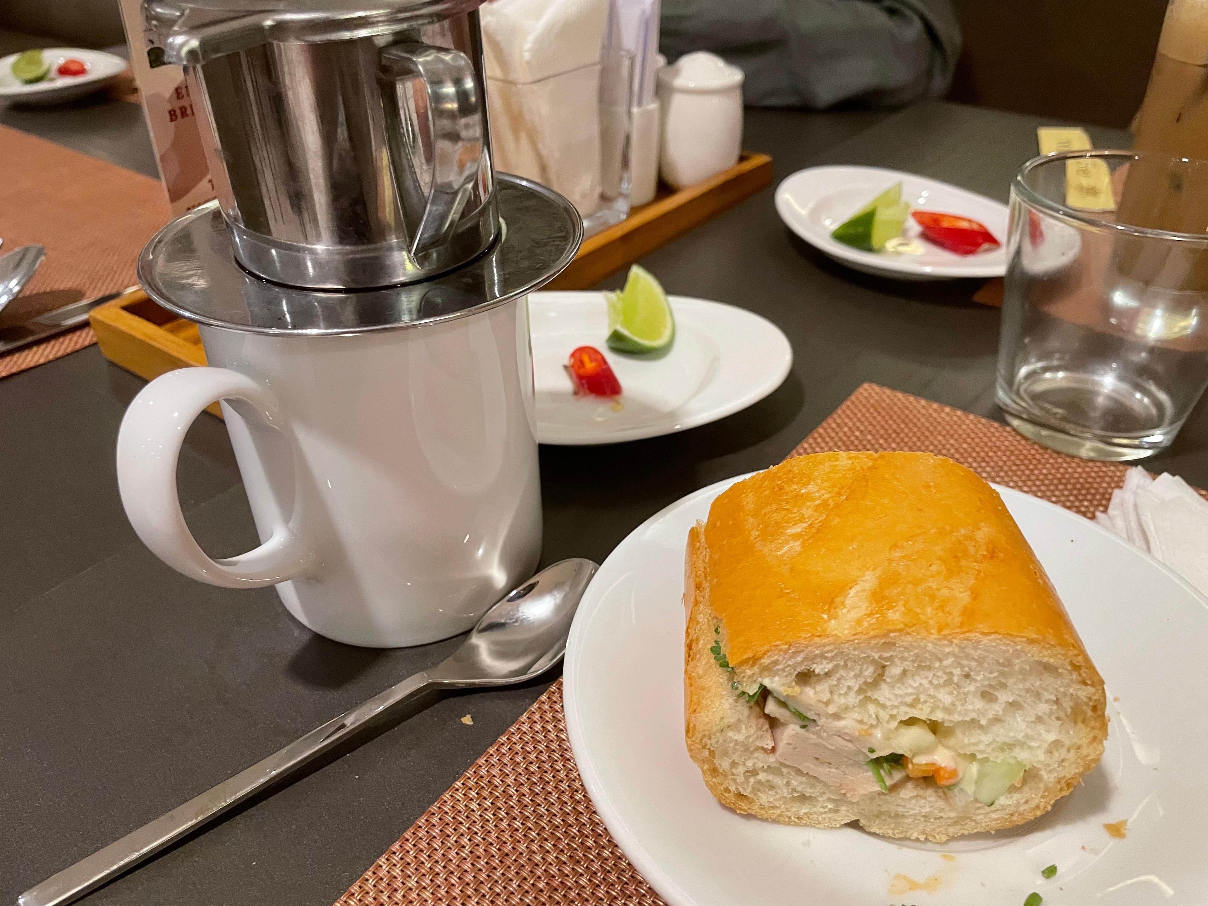 ドリップのベトナムコーヒーが楽しめます