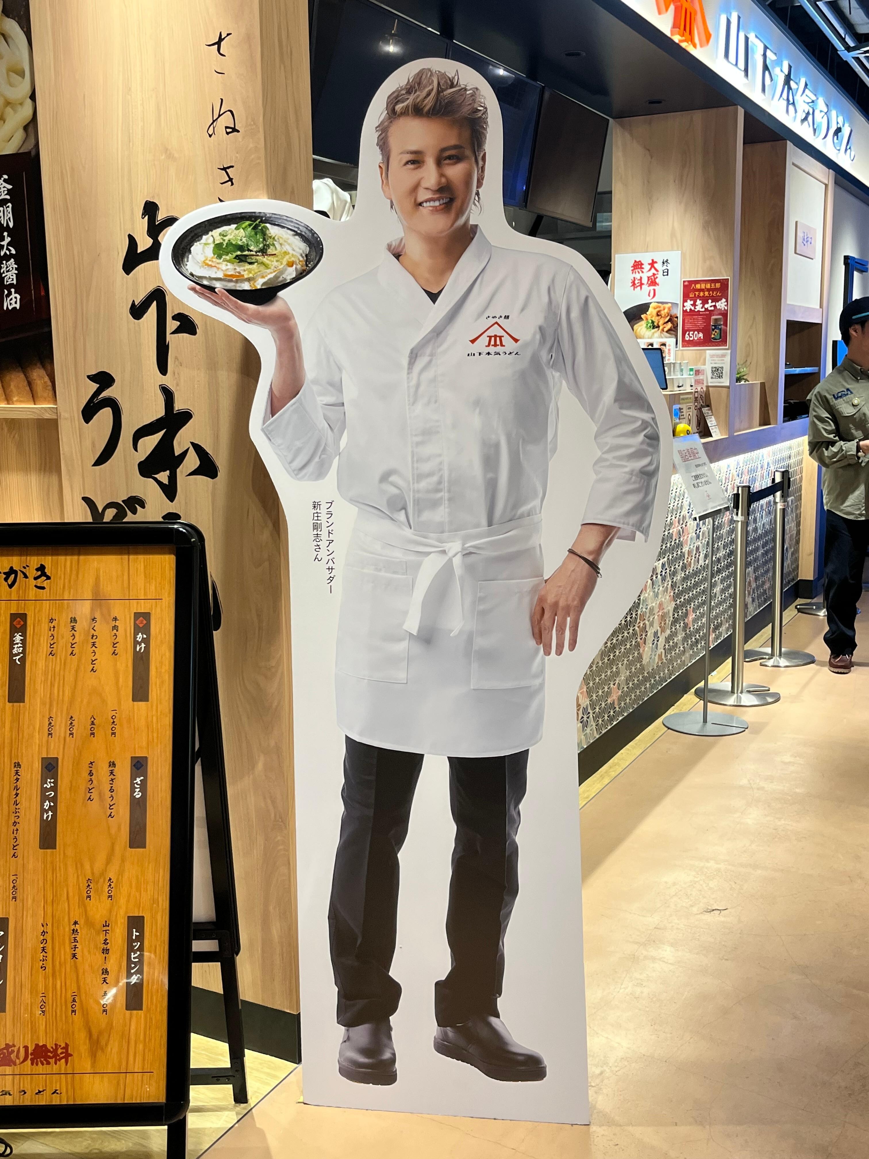 ホテル下にフードコートあり