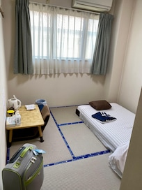 客室。こじんまりして過ごしやすかったです