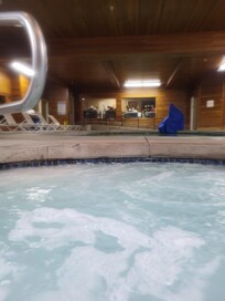 Hot tub/pool