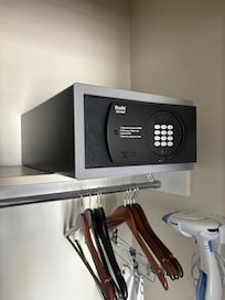 Unsecure safe that moves around on shelf, almost fell on my head when I opened door. Very dangerous