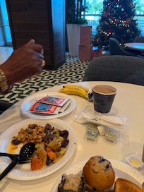 Having a wonderful breakfadt