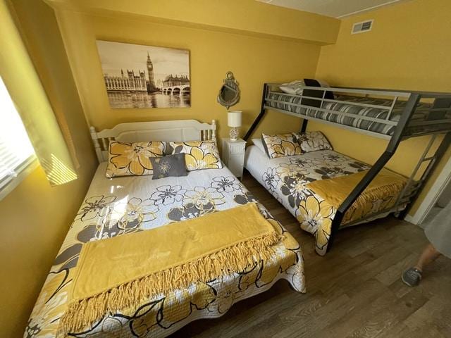 1 queen, 1 full and 1 twin in the bedroom