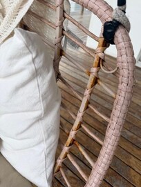 Durch Rost wurde Kleidung beschädigt