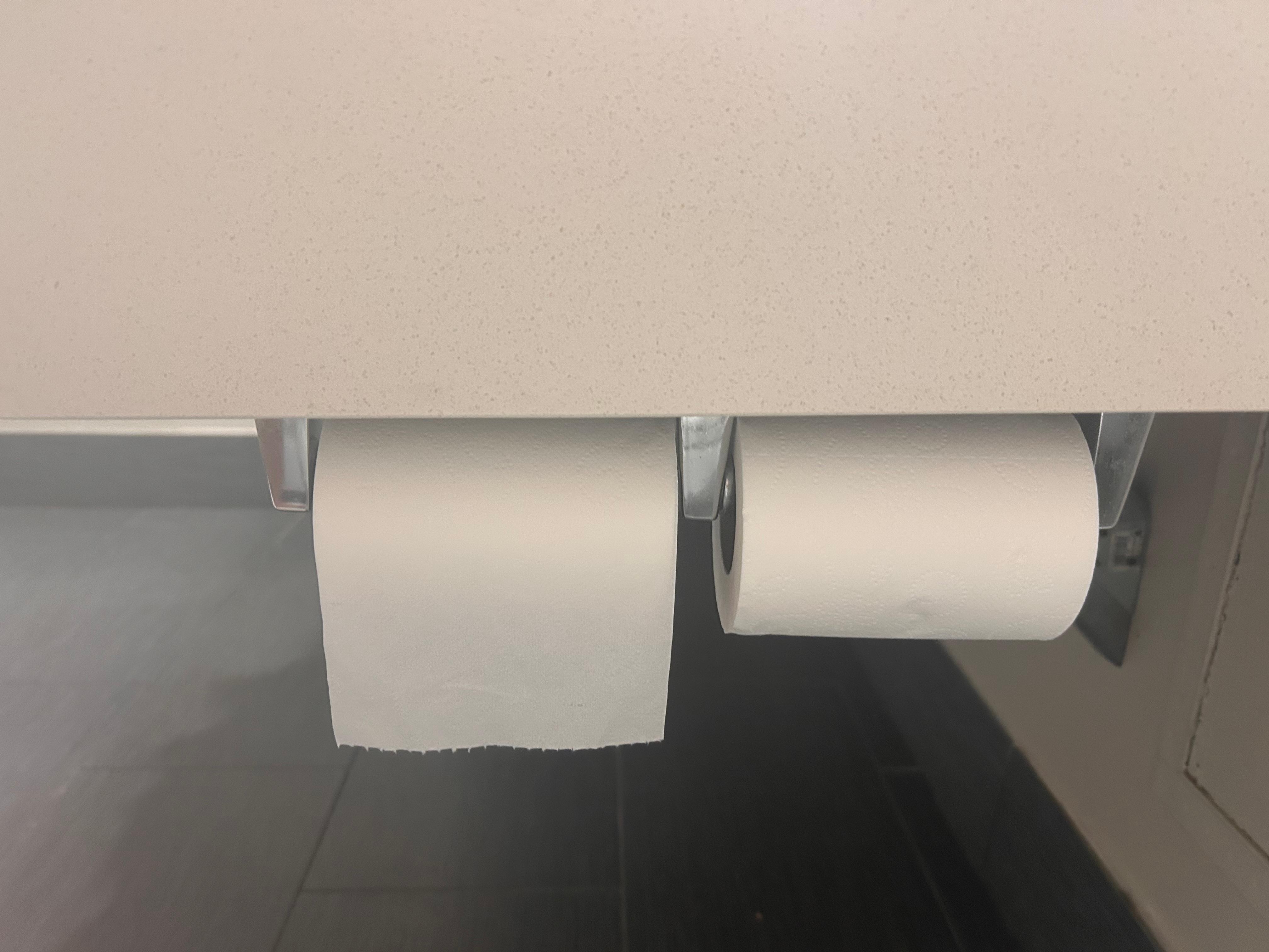 Papel sanitario utilizado no estaban cubierto por higiene 